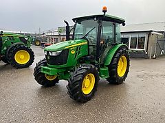 John Deere 5075E