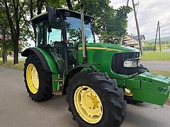 John Deere 5820