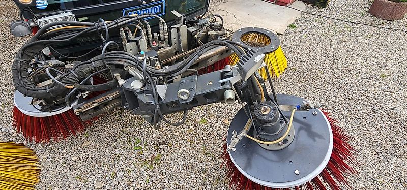 Schmidt Swingo Compact 200+ inkl. Kehrmaschine und Winterdienst