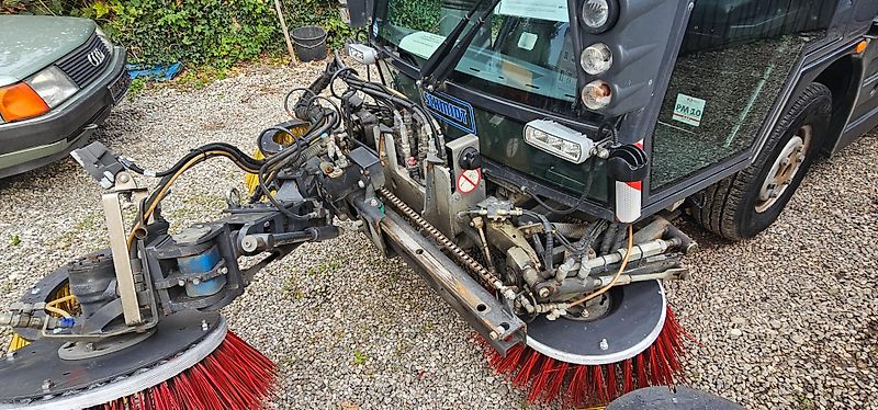 Schmidt Swingo Compact 200+ inkl. Kehrmaschine und Winterdienst