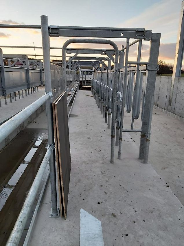 AgroMix Wygrodzenia udojowe ,,Bok w bok''