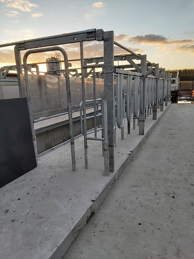 AgroMix Wygrodzenia udojowe ,,Bok w bok''