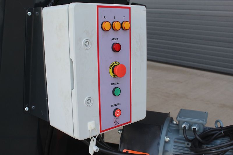 Burkon Futtermischer-2,5m³-Elektromotor+Gelenkwelle