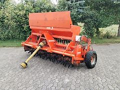 Howard Howard Sämavator HR 28 Modell DZ 255 Direktsaatgerät mit 255cm Arbeitsbreite Howard Rotavator mit Pakerwalze zur Direktsaat mit 20 Saatrohren wahlweise als Reihensaat oder Breitsaat mit 6cm breite Saatausläufen oder 13cm Reihenbreite als Reihensaat