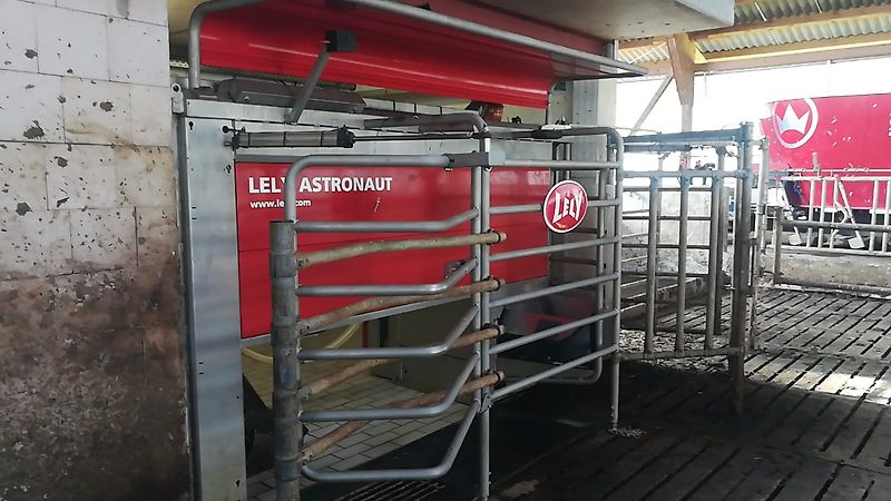 Lely Die Verladung fand am 27.8.2021 statt!!!!!!!! 2Lely(linke) Astronatuat A4 Melkroboter Bj 2016 in Topzustand mit 140 Halsbändern und umfangreichem Zubehör in Topzustand sofort verfügbar