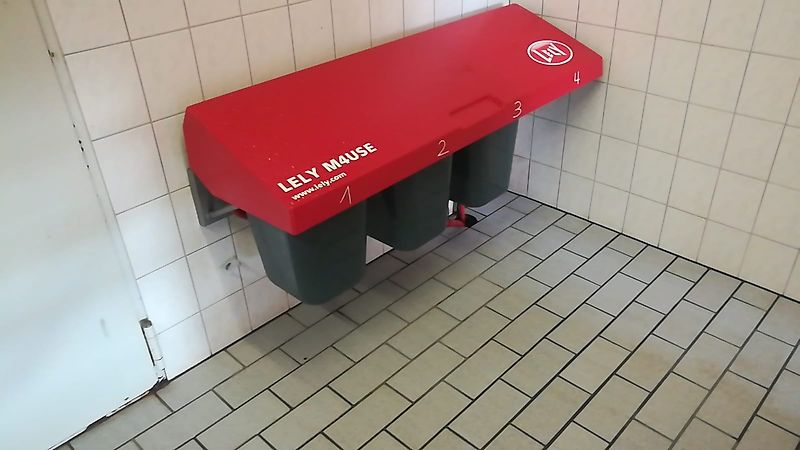 Lely Die Verladung fand am 27.8.2021 statt!!!!!!!! 2Lely(linke) Astronatuat A4 Melkroboter Bj 2016 in Topzustand mit 140 Halsbändern und umfangreichem Zubehör in Topzustand sofort verfügbar