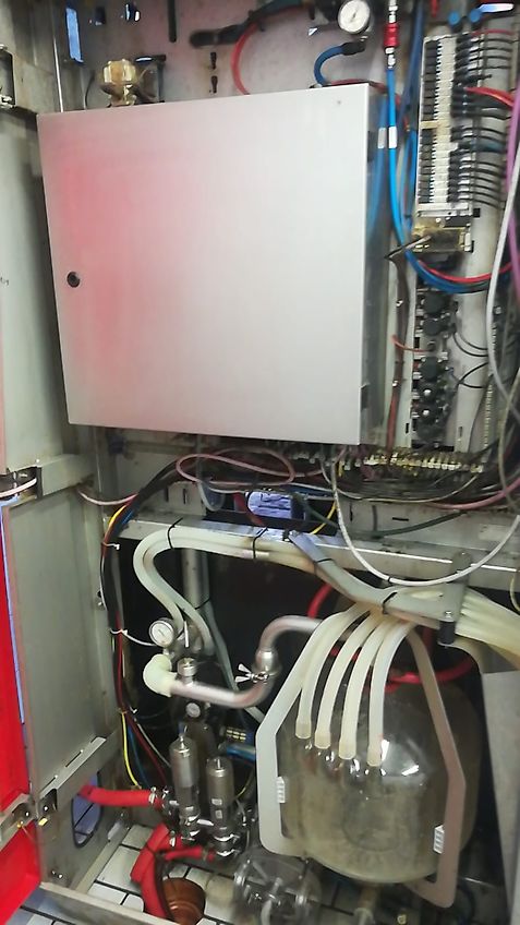 Lely Die Verladung fand am 27.8.2021 statt!!!!!!!! 2Lely(linke) Astronatuat A4 Melkroboter Bj 2016 in Topzustand mit 140 Halsbändern und umfangreichem Zubehör in Topzustand sofort verfügbar
