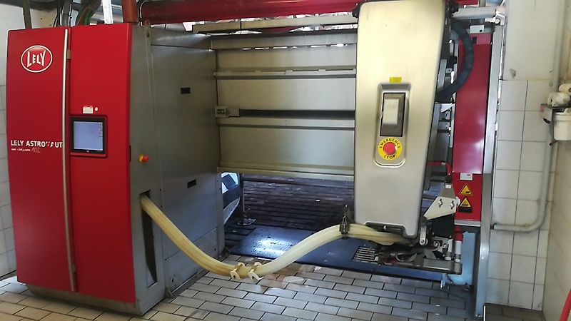 Lely Die Verladung fand am 27.8.2021 statt!!!!!!!! 2Lely(linke) Astronatuat A4 Melkroboter Bj 2016 in Topzustand mit 140 Halsbändern und umfangreichem Zubehör in Topzustand sofort verfügbar