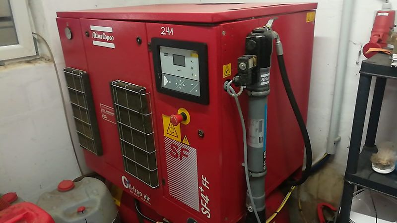 Lely Die Verladung fand am 27.8.2021 statt!!!!!!!! 2Lely(linke) Astronatuat A4 Melkroboter Bj 2016 in Topzustand mit 140 Halsbändern und umfangreichem Zubehör in Topzustand sofort verfügbar