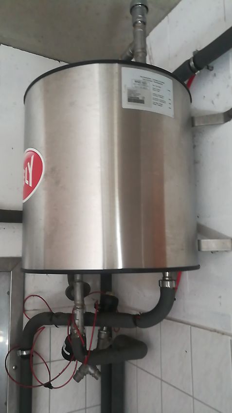 Lely Die Verladung fand am 27.8.2021 statt!!!!!!!! 2Lely(linke) Astronatuat A4 Melkroboter Bj 2016 in Topzustand mit 140 Halsbändern und umfangreichem Zubehör in Topzustand sofort verfügbar