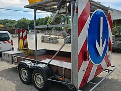 Nissen A41/L-09-200 LED Absperrtafel FAT Sperrwand Verkehrsleittafel Verkehrssicherungsanhänger Leittafel Verkehrsleitanhänger Horizont Verkehrssicherung