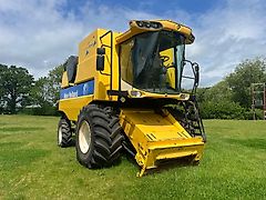 New Holland CSX 7060