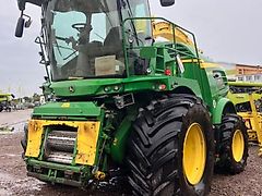 John Deere 8400