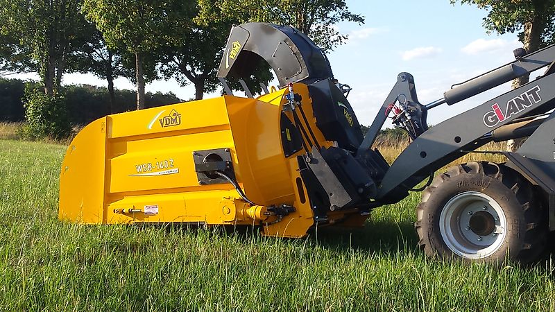 VDMJ Einstreumaschine WSB-140Z Strohverteiler mit hydraulische Ladeklappe und Drehturm