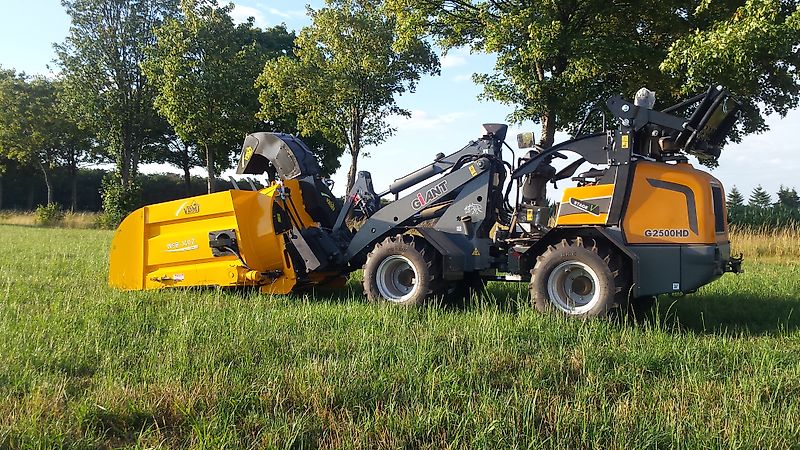 VDMJ Einstreumaschine WSB-140Z Strohverteiler mit hydraulische Ladeklappe und Drehturm