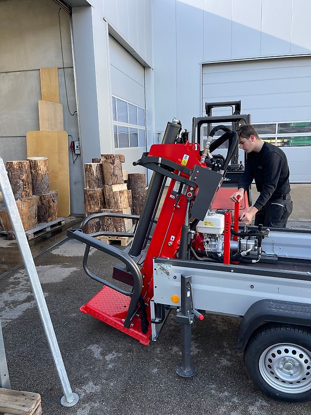 Krpan CV18 Mobile incl. Anhänger bei HAF Forsttechnik