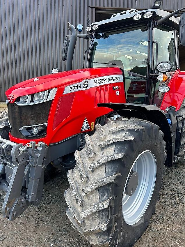 Massey Ferguson 7719S