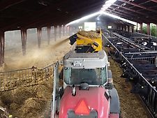 VDMJ Einstreumaschine WSB-A210V  Wurfweite 20 Meter  Hochleistungs Strohverteiler