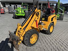 JCB 403 mit Euroaufnahme