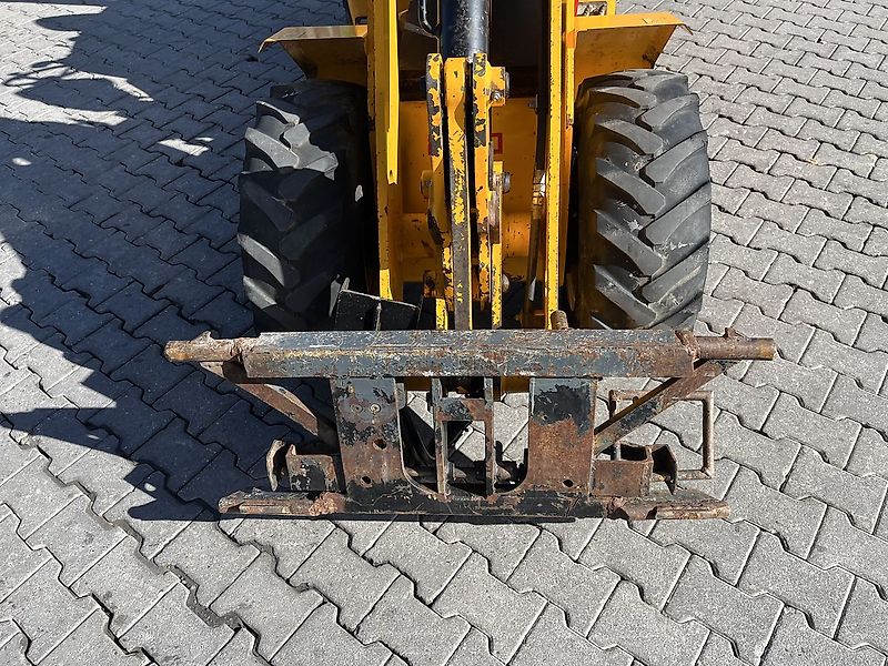 JCB 403 mit Euroaufnahme