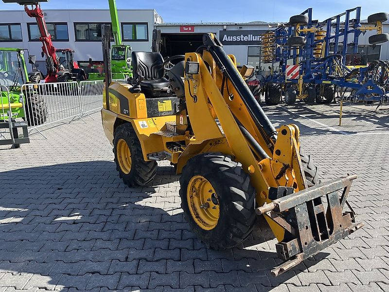 JCB 403 mit Euroaufnahme