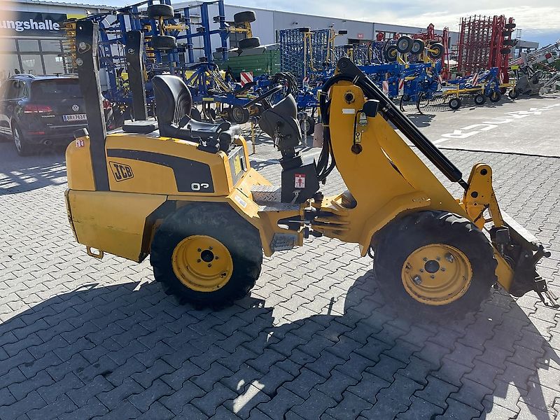 JCB 403 mit Euroaufnahme