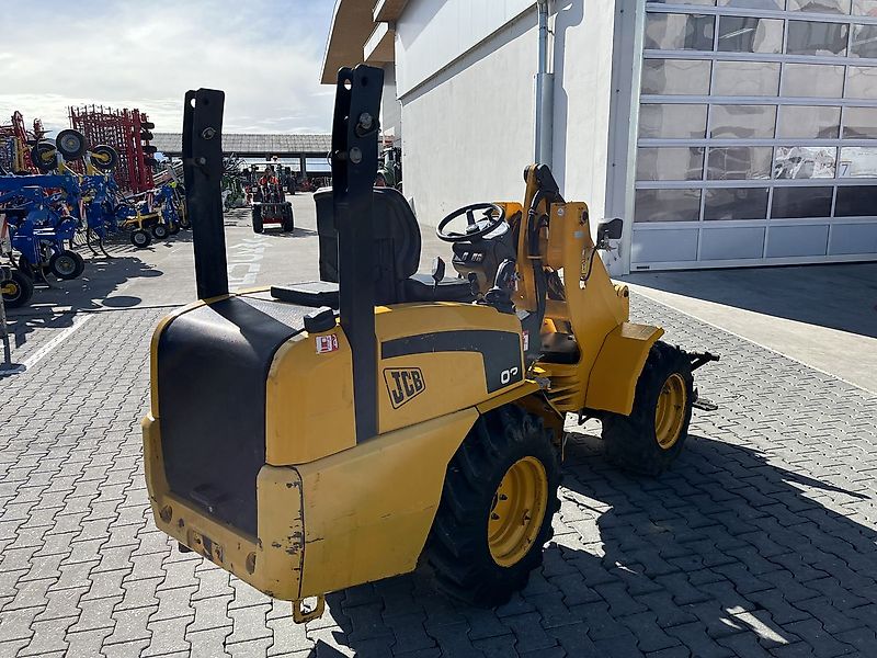 JCB 403 mit Euroaufnahme