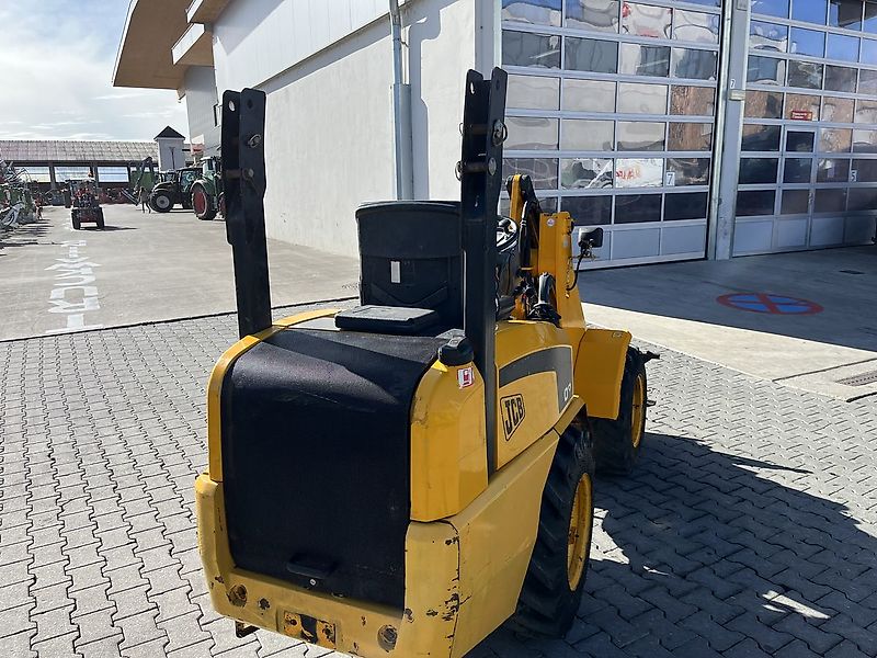 JCB 403 mit Euroaufnahme
