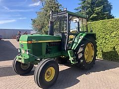 John Deere 3130