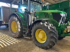 John Deere 6215R