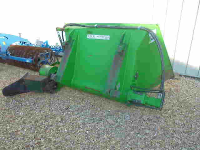 KW Auger roller feeder bucket