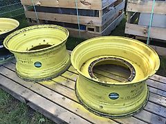John Deere 18x34