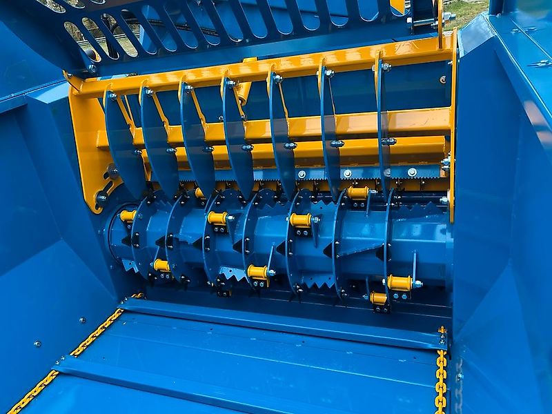 Kidd 475 TC Einstreugerät mit Mahlfunktion, Strohmühle