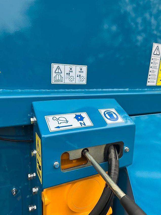 Kidd 475 TC Einstreugerät mit Mahlfunktion, Strohmühle
