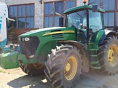 John Deere 7820
