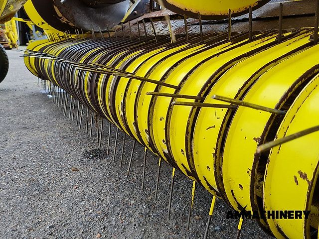 John Deere 630B pick-up