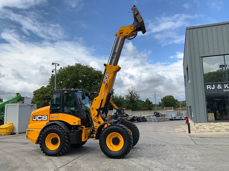 JCB TM320S Pivot Steer Telehandler (ST23560)