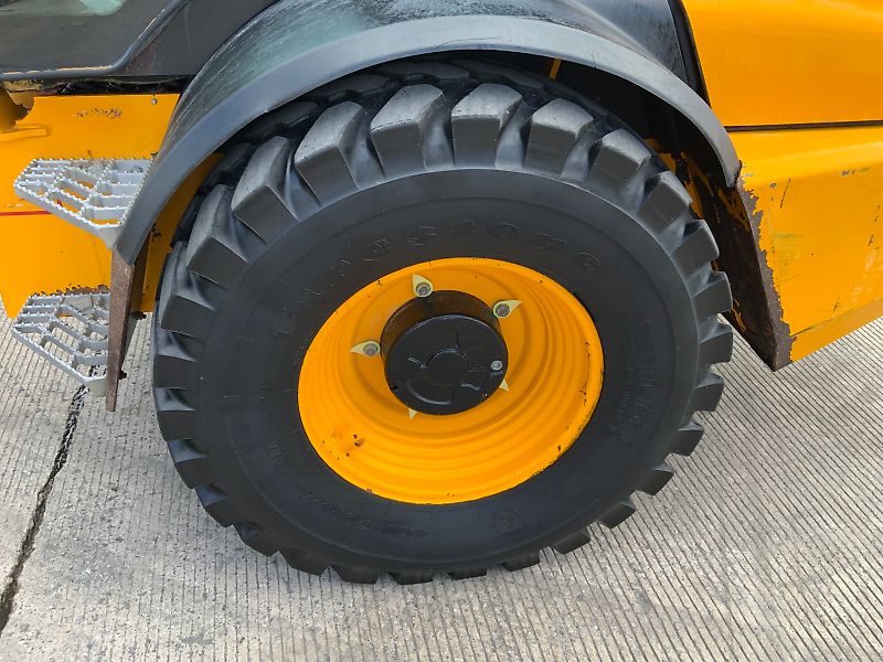 JCB TM320S Pivot Steer Telehandler (ST23560)