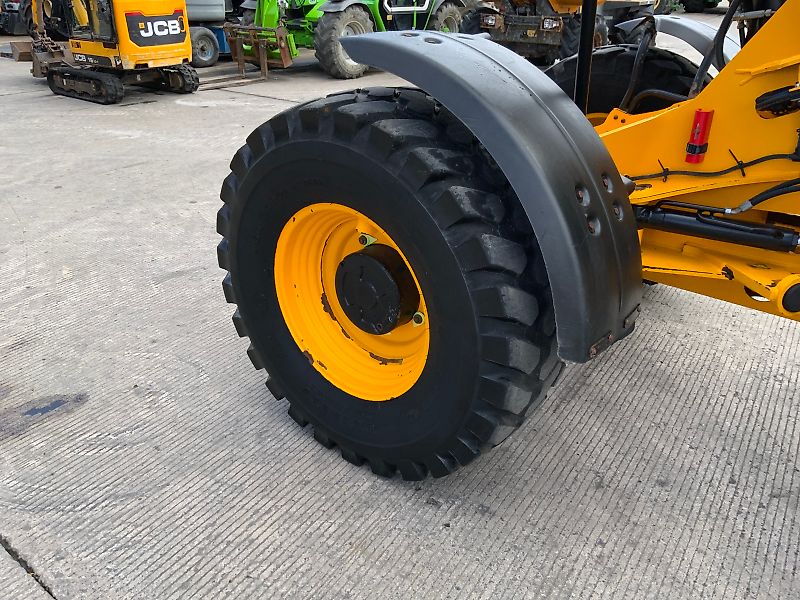 JCB TM320S Pivot Steer Telehandler (ST23560)