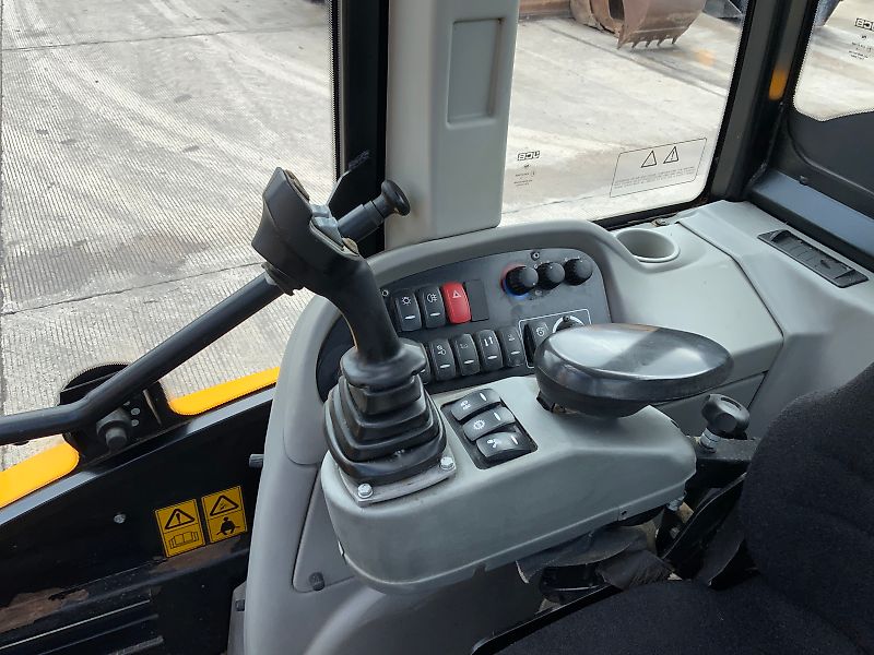 JCB TM320S Pivot Steer Telehandler (ST23560)