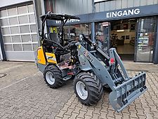 Giant G2300 Giant Hoflader, Kubotamotor