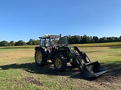 John Deere 3140