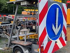 Nissen VZ616 Absperrtafel Absperranhänger Vorwarntafel Vorwarner Sperrwand Verkehrsleittafel Verkehrsleitanhänger