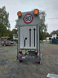 Nissen Verkehrsleittafel Verkehrsleitanhänger Verkehrssicherung