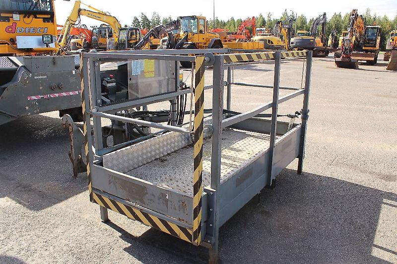 Dieci Pegasus 40.17 / Henkilökori, Trukkipiikit, Kauha