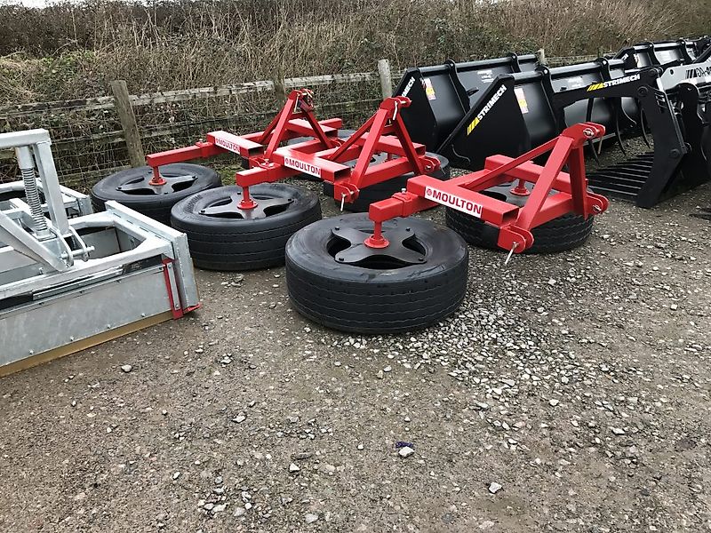Moulton Silage Pushers