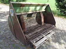 Bressel und Lade Kartoffelkorb 1800mm mit Rundbüge Die Körbe ermöglichen das Aufnehmen von Kartoffeln bzw. Rüben. Durch den angehobenen Korbboden können Steine und Verschmutzungen hindurch fallen.lRübengabel 180cm mit 25mm Siebweite Rübenforke Kartoffelgabel Karofellforke