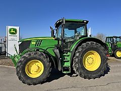 John Deere 6215R