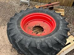 Trelleborg TM800, 480/65R28, Einzelstück, 10-Loch-Fendt-Felge, Nabe 28, Bolzen 2,2 x 10, Lattenmaß 24:31,5, Profil 70 %