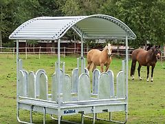 MD Kellfri Heuraufe mit Dach und geschlossenen Palisadenelementen fĂĽr Pferde